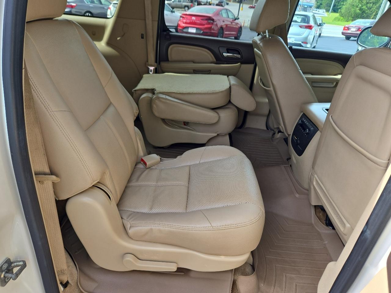 GMC Yukon Denali XL 4WD 2012