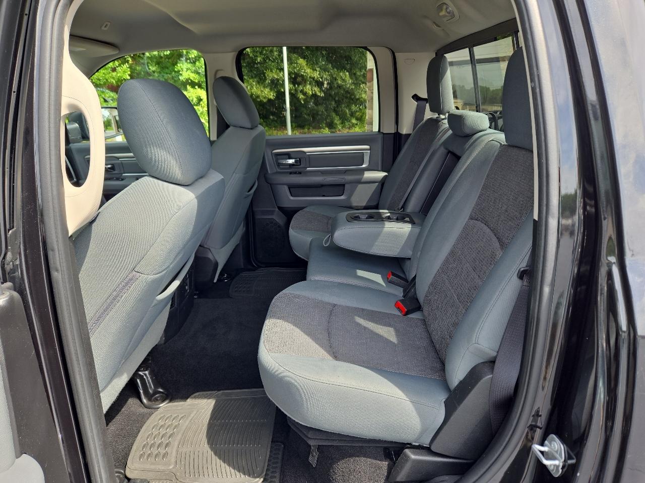 RAM 1500 Big Horn Crew Cab 4WD 2017