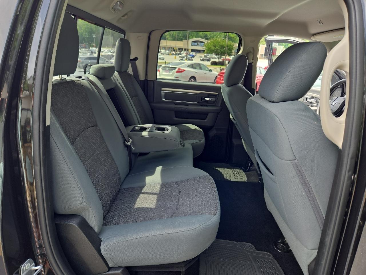 RAM 1500 Big Horn Crew Cab 4WD 2017