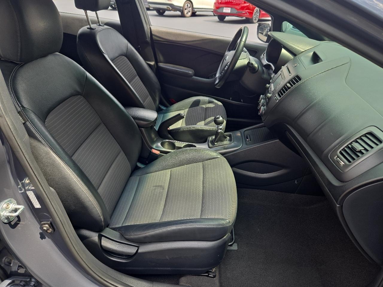 Kia Forte 5-Door SX 2016