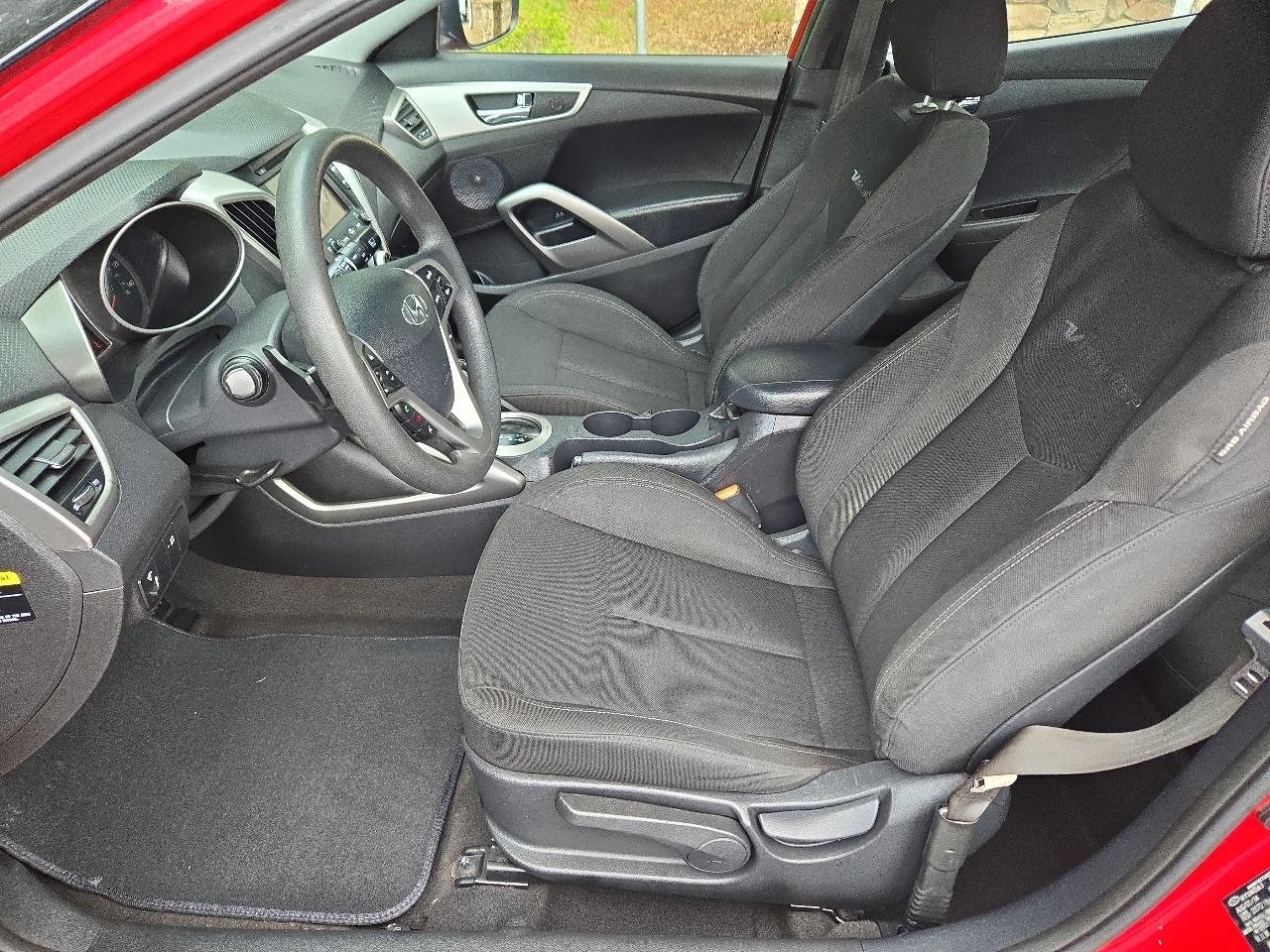 Hyundai Veloster Base 2015
