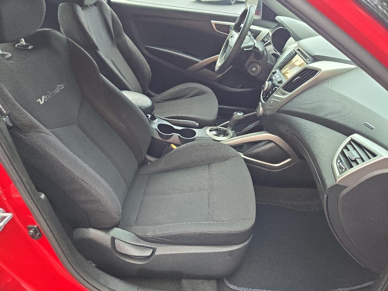 Hyundai Veloster Base 2015