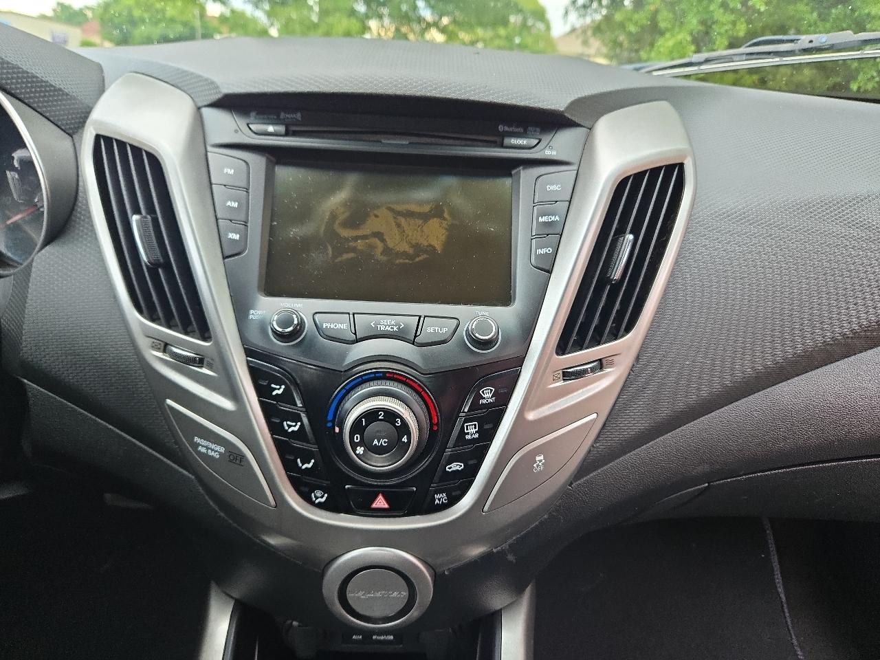 Hyundai Veloster Base 2015