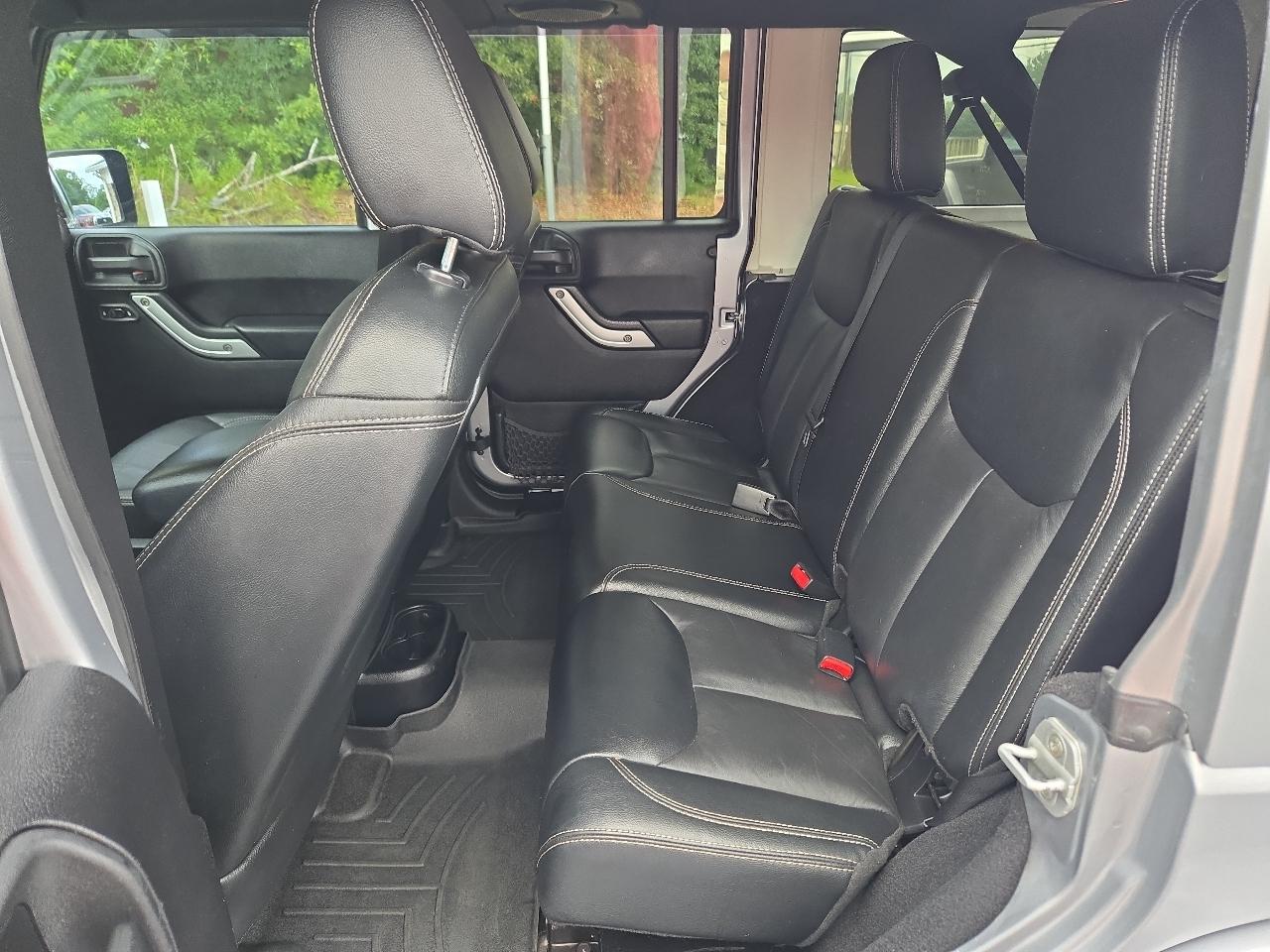 Jeep Wrangler Unlimited Sahara 4WD 2013