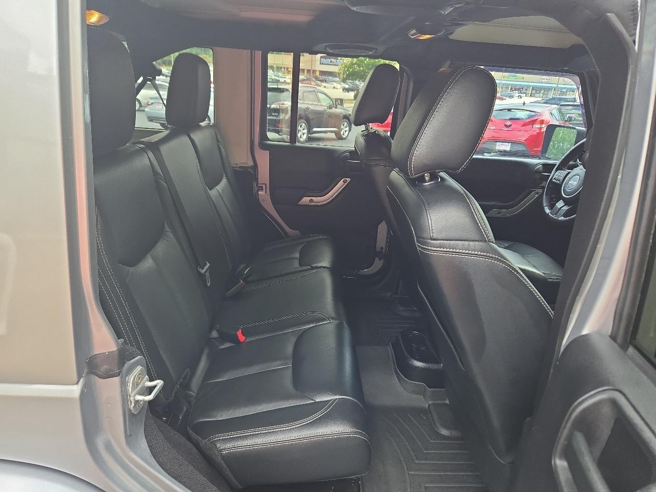 Jeep Wrangler Unlimited Sahara 4WD 2013