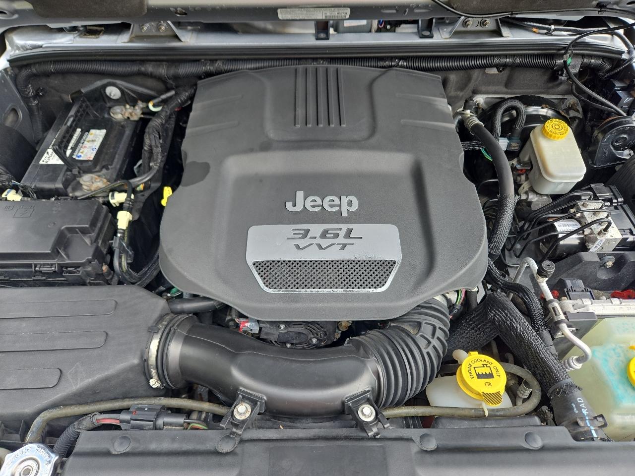 Jeep Wrangler Unlimited Sahara 4WD 2013
