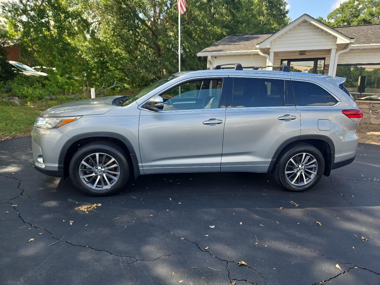 Toyota Highlander XLE AWD V6 2017