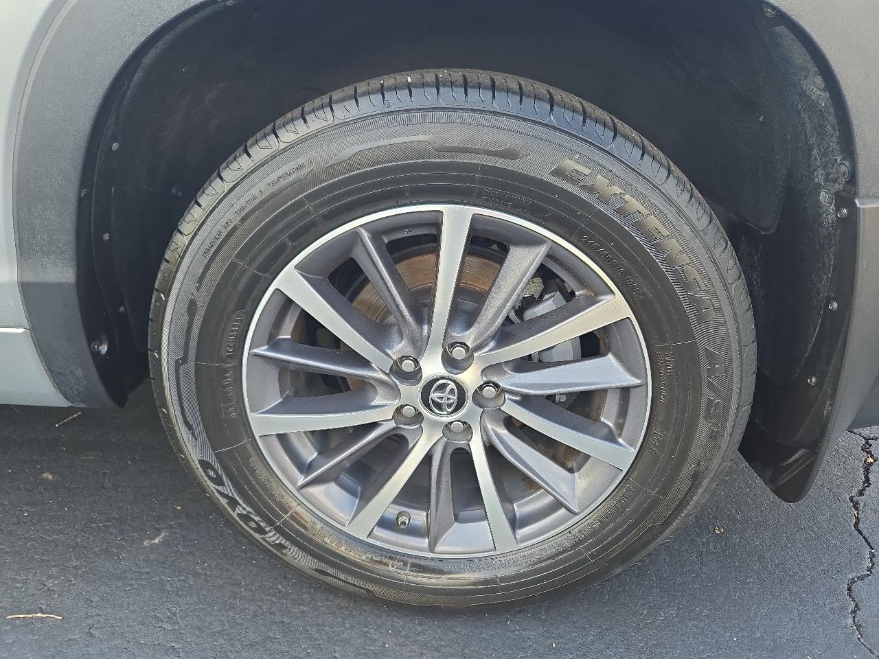 Toyota Highlander XLE AWD V6 2017