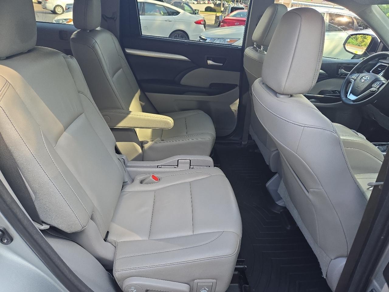 Toyota Highlander XLE AWD V6 2017