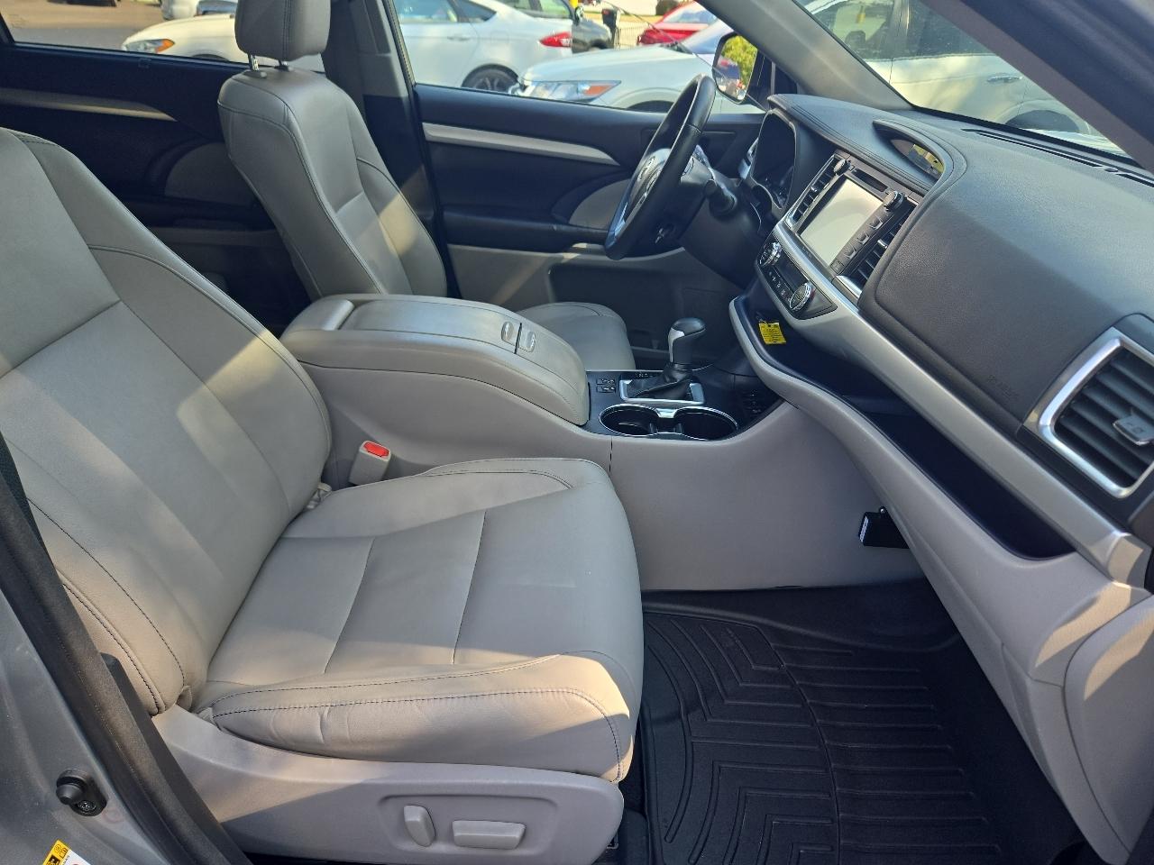 Toyota Highlander XLE AWD V6 2017