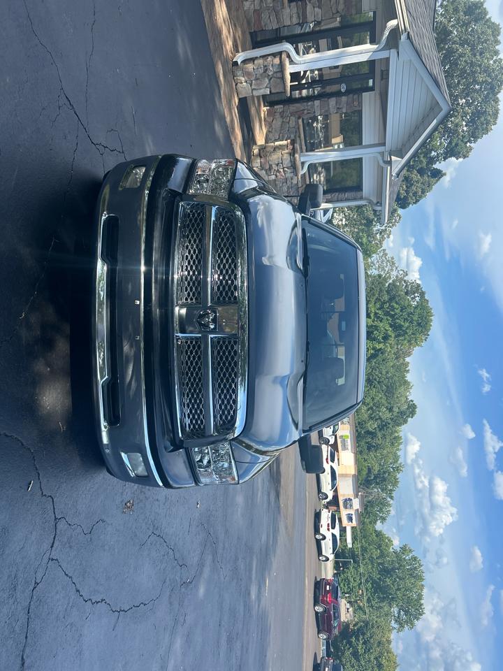 RAM 1500 Laramie Crew Cab 2WD 2012