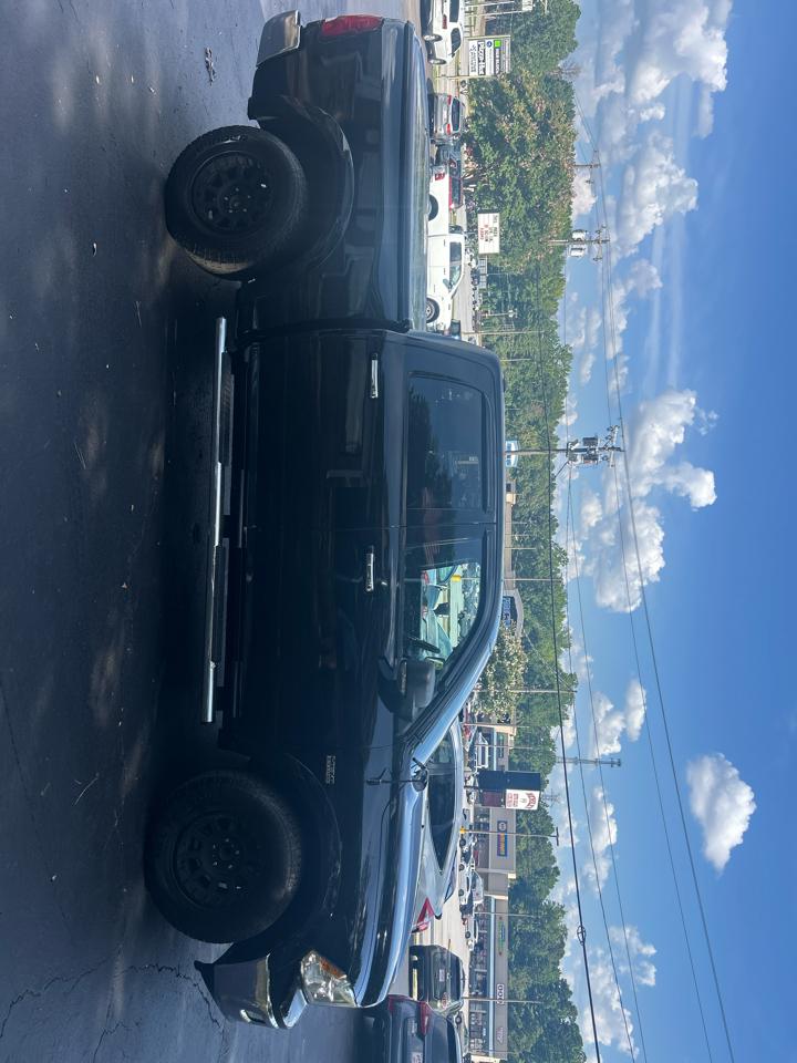 RAM 1500 Laramie Crew Cab 2WD 2012