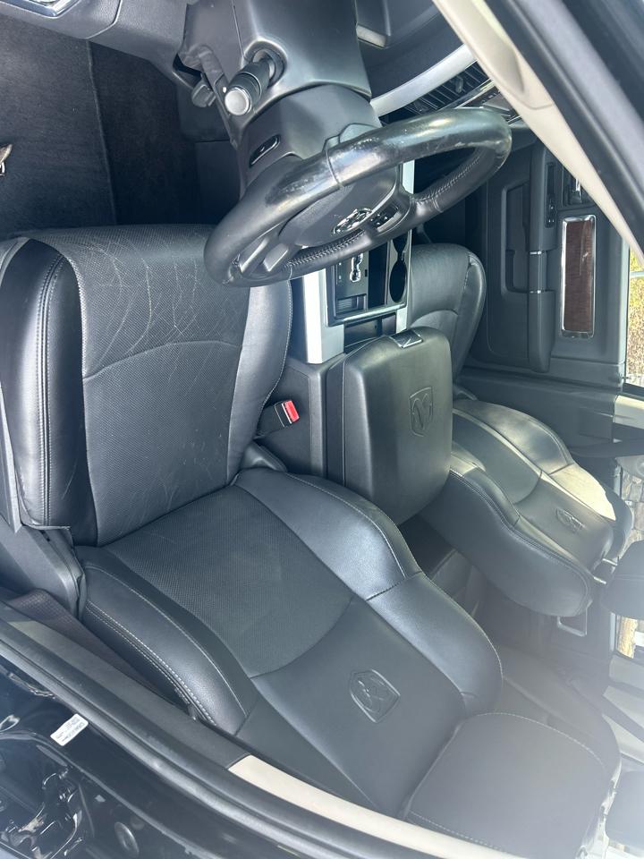 RAM 1500 Laramie Crew Cab 2WD 2012
