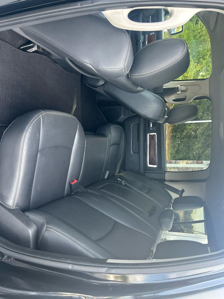 RAM 1500 Laramie Crew Cab 2WD 2012