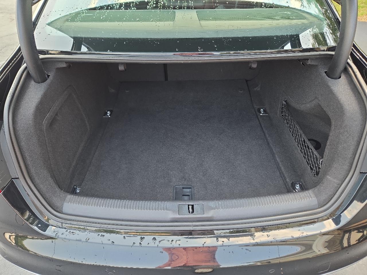 Audi A4 2.0T Sedan quattro Tiptronic 2015