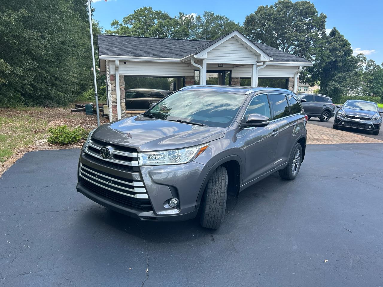 Toyota Highlander XLE AWD V6 2017