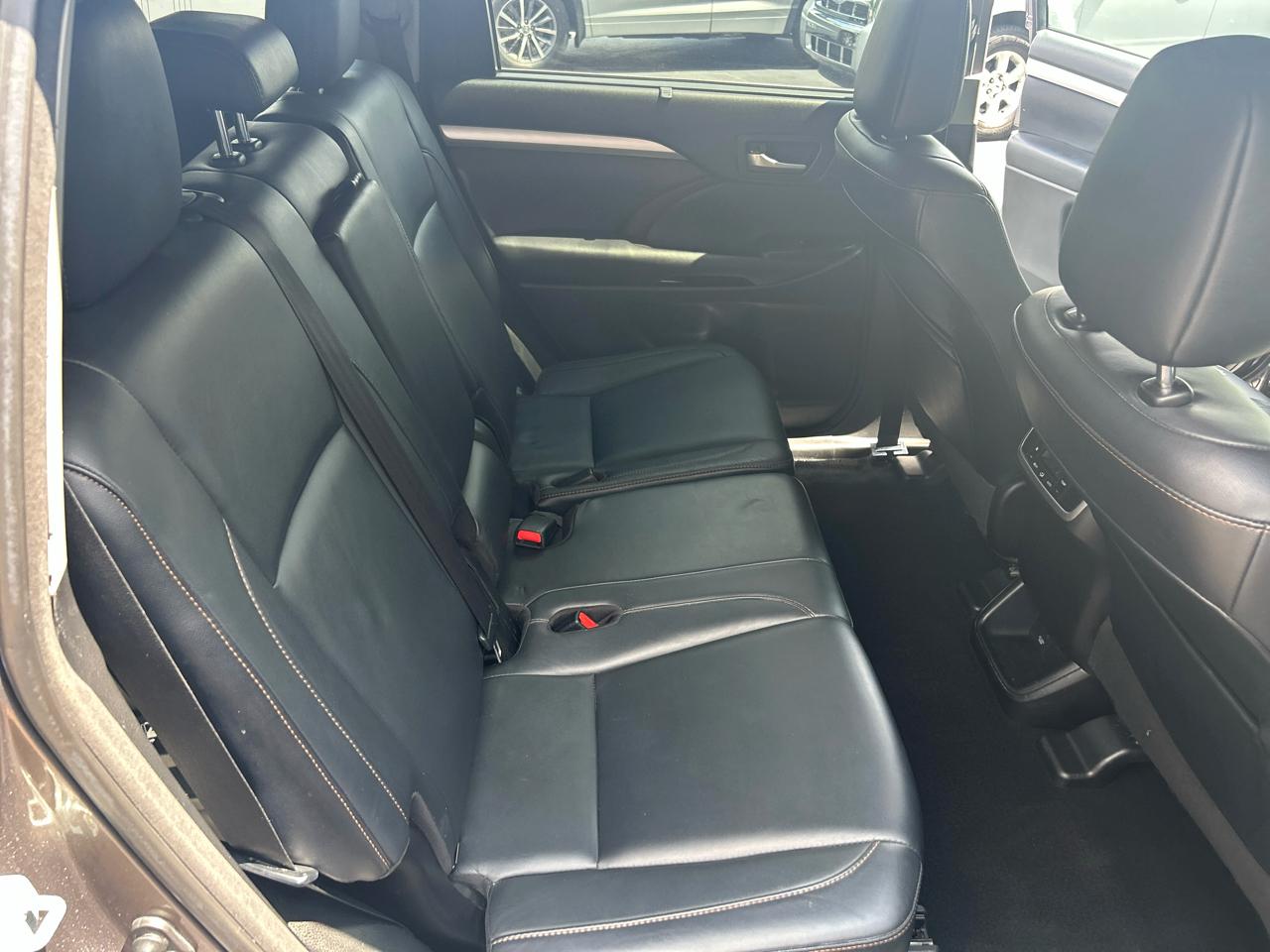 Toyota Highlander XLE AWD V6 2017