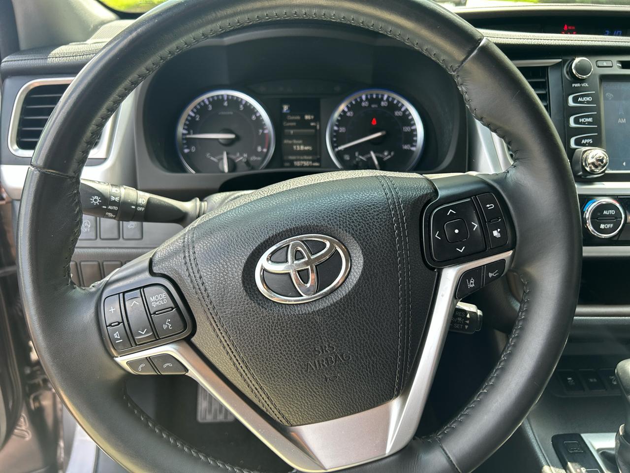 Toyota Highlander XLE AWD V6 2017