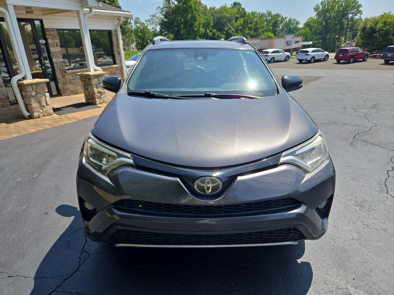 Toyota RAV4 SE FWD 2018