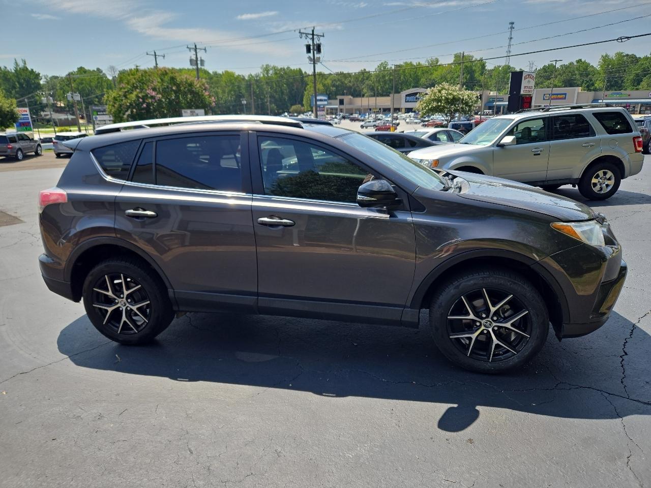 Toyota RAV4 SE FWD 2018