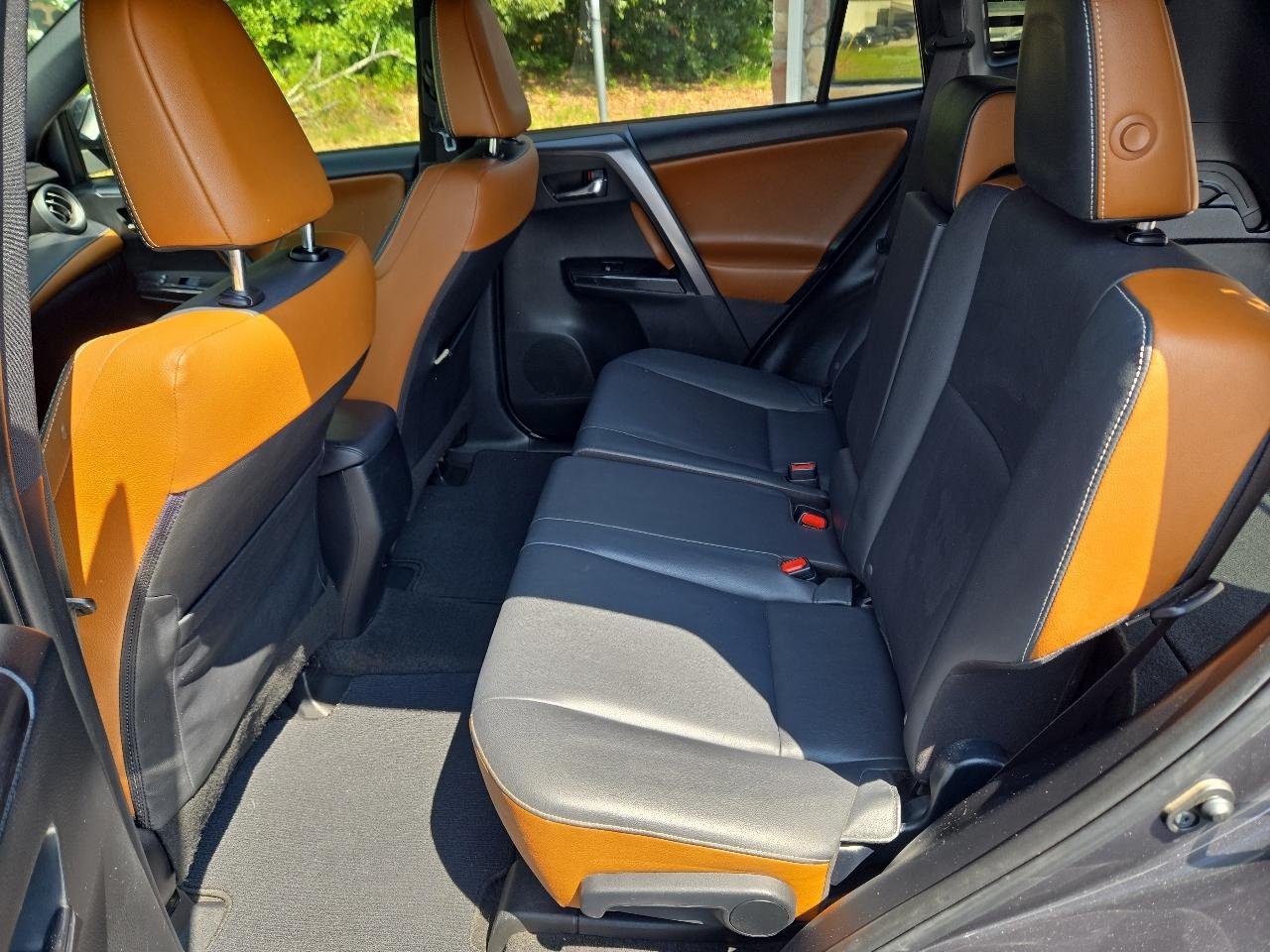 Toyota RAV4 SE FWD 2018