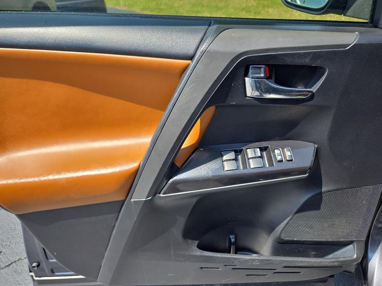Toyota RAV4 SE FWD 2018