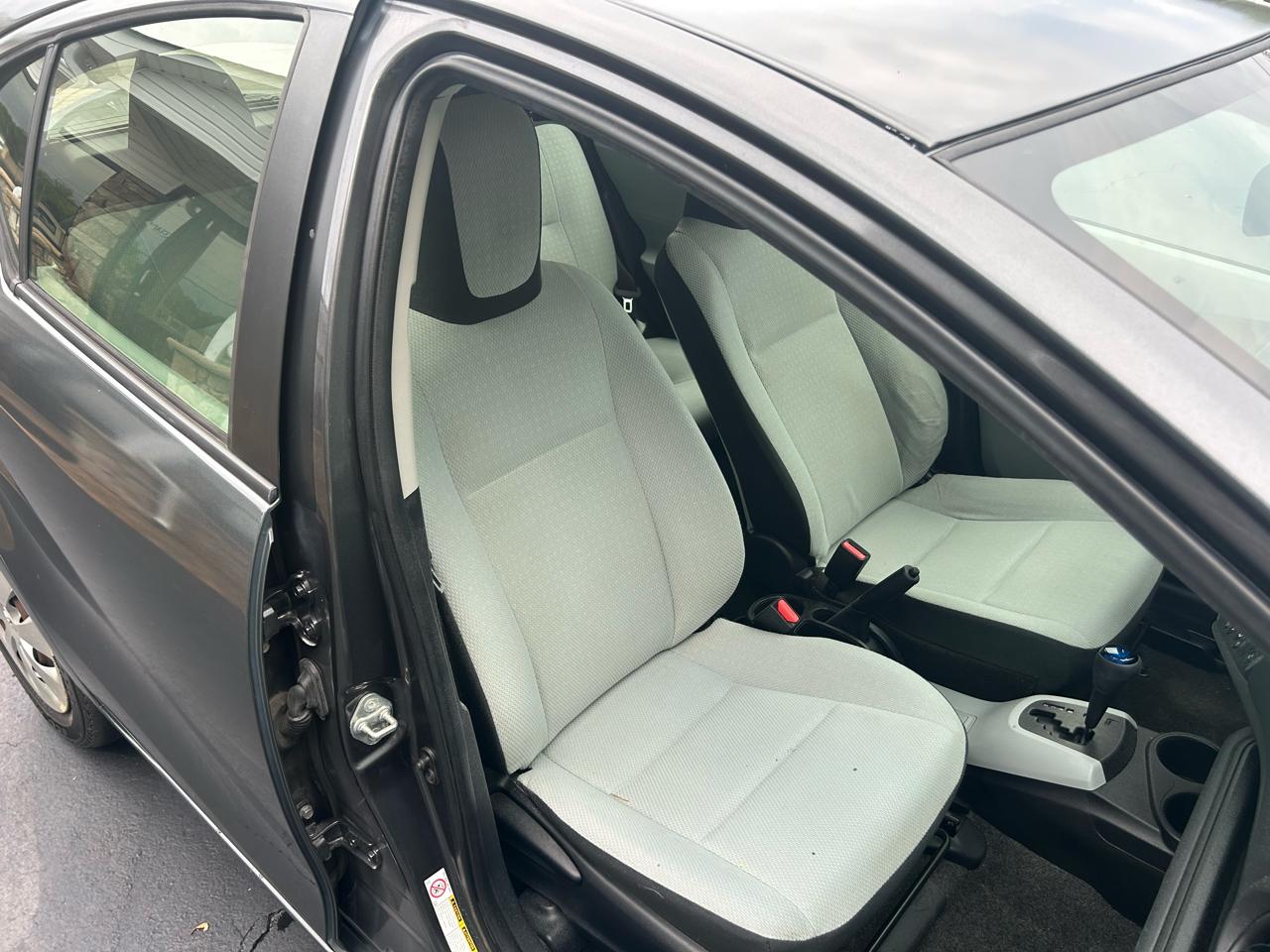 Toyota Prius c One 2013