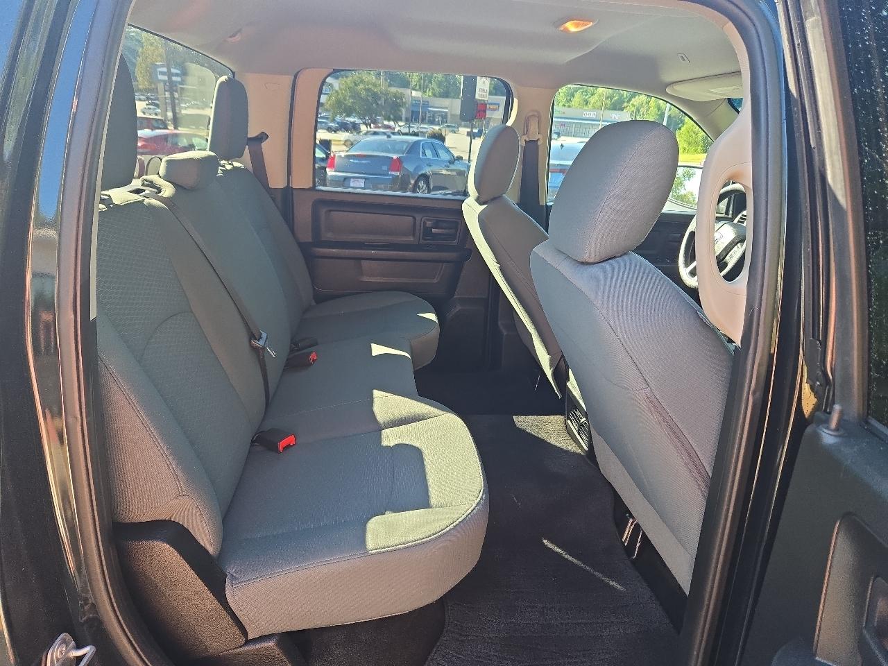 RAM 1500 Tradesman Crew Cab 4WD 2017