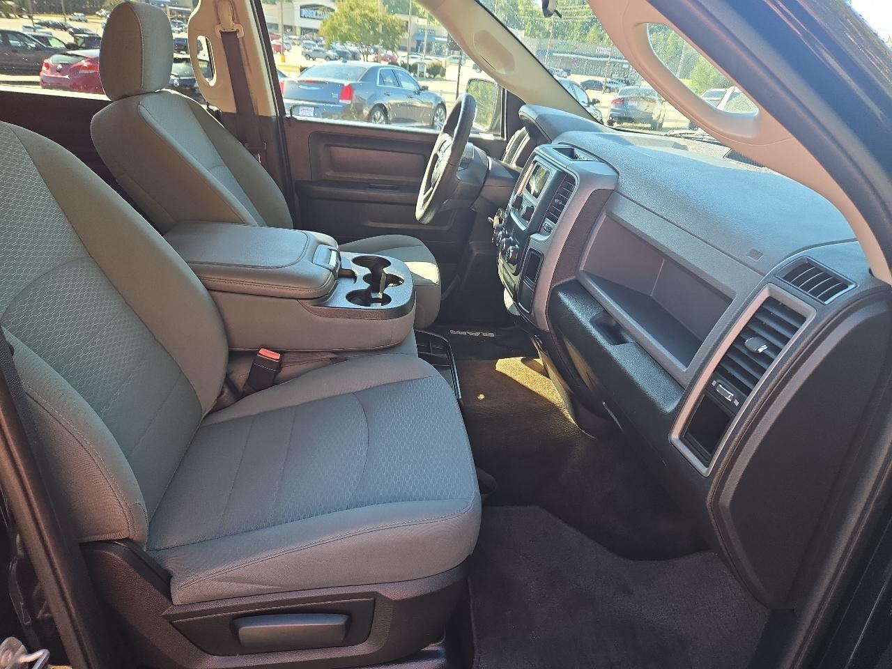 RAM 1500 Tradesman Crew Cab 4WD 2017