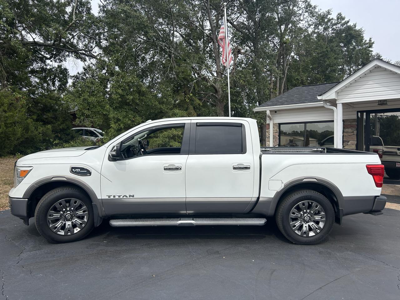 Nissan Titan Platinum Reserve Crew Cab 2WD 2017