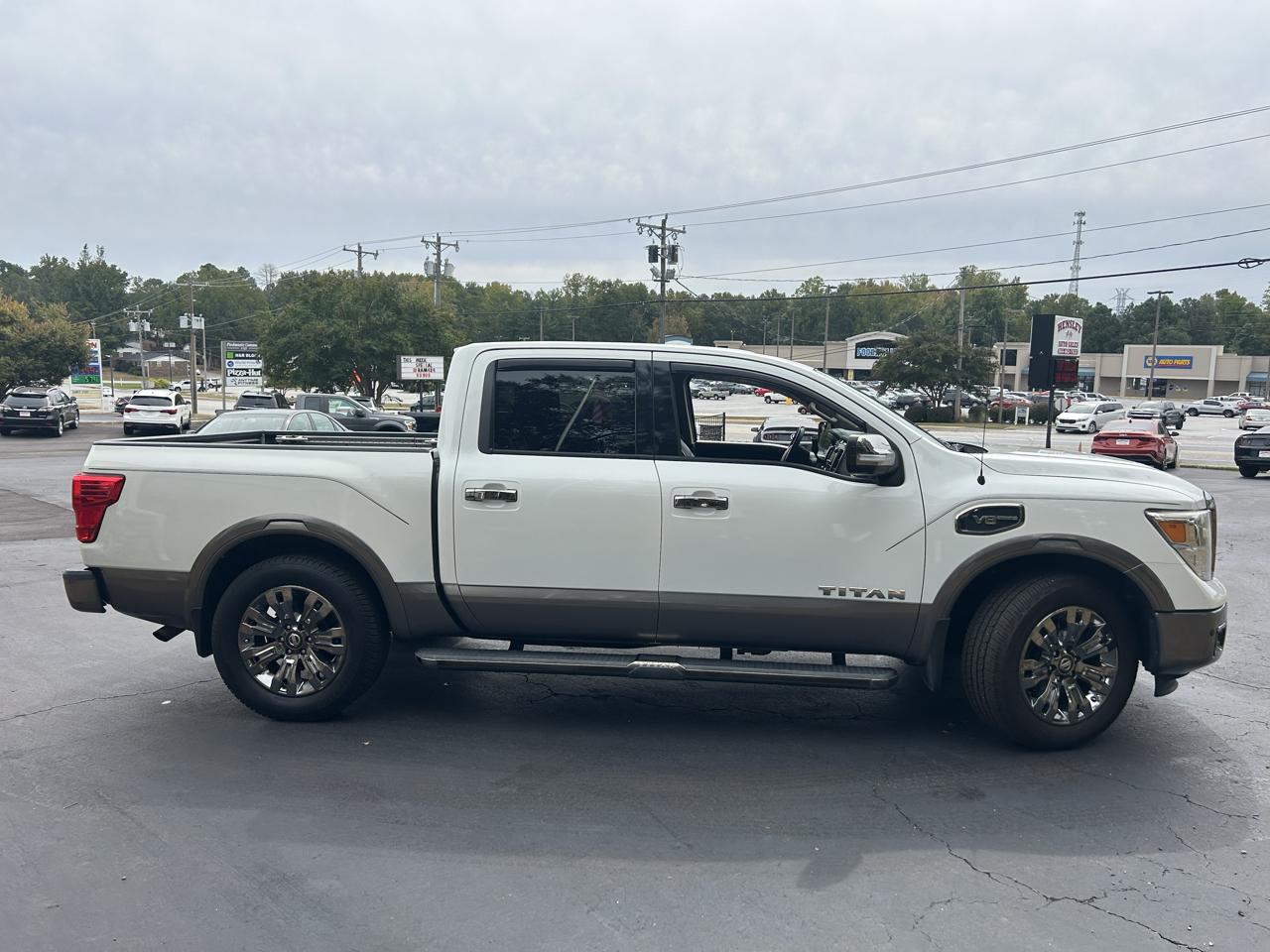 Nissan Titan Platinum Reserve Crew Cab 2WD 2017