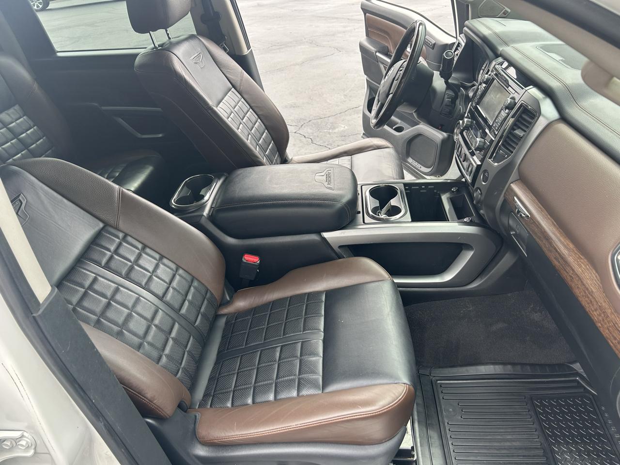 Nissan Titan Platinum Reserve Crew Cab 2WD 2017