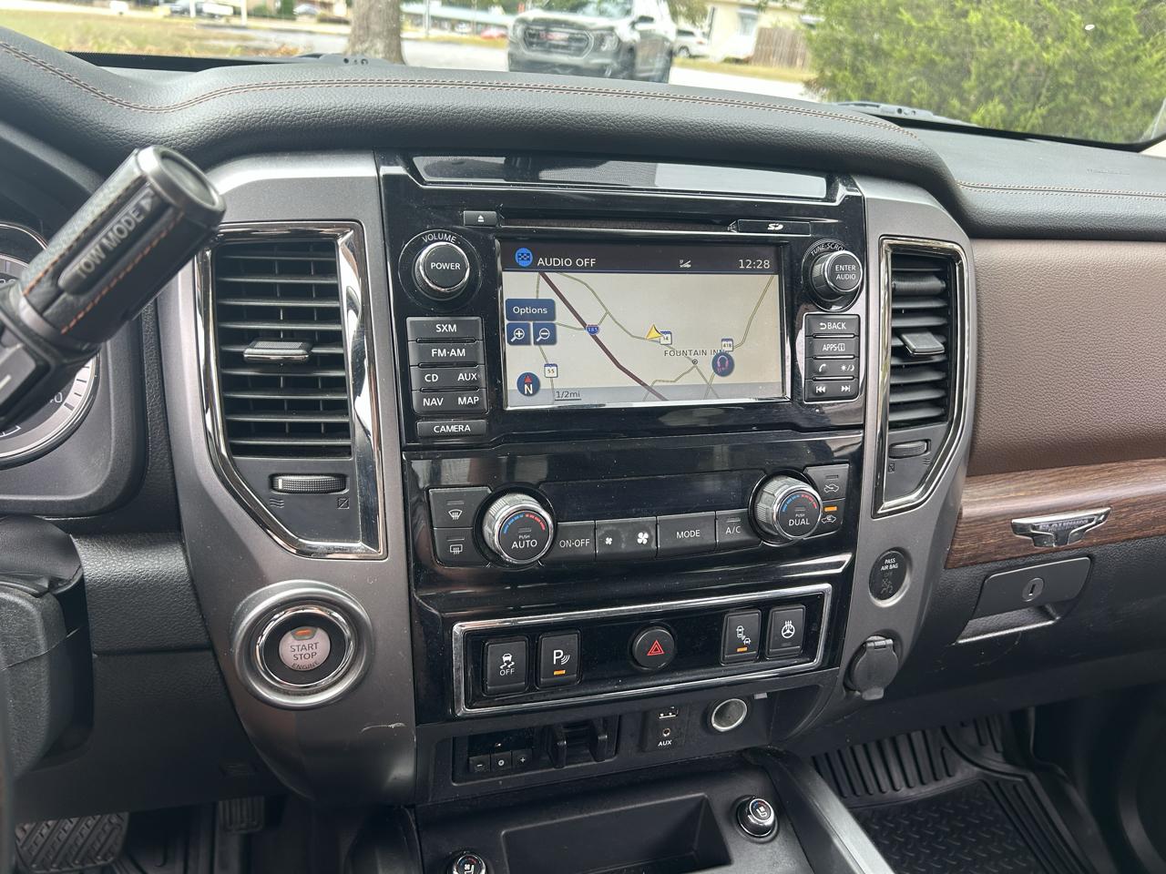 Nissan Titan Platinum Reserve Crew Cab 2WD 2017