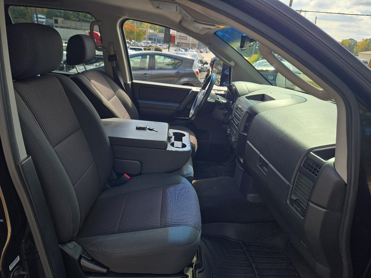Nissan Titan SE Crew Cab 4WD 2009