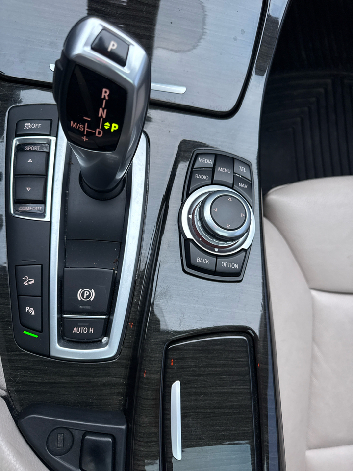 BMW 5 Series 4dr Sdn 535i xDrive AWD 2012