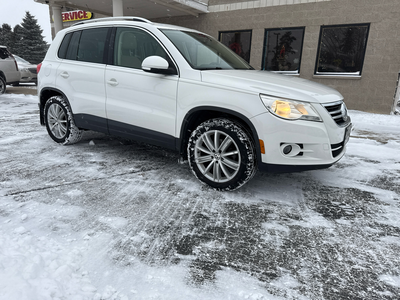 Volkswagen Tiguan 4WD 4dr S 4Motion 2011