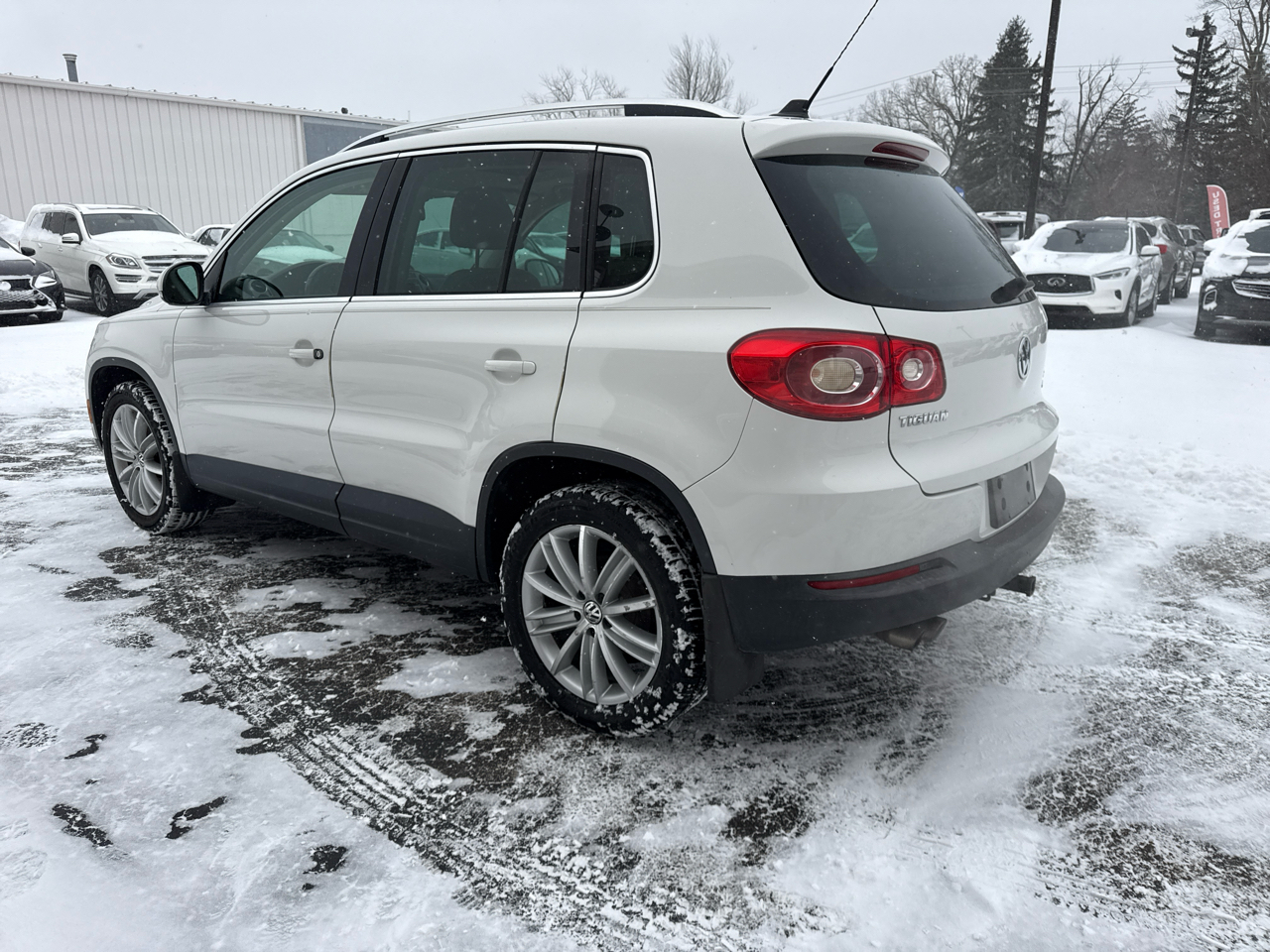 Volkswagen Tiguan 4WD 4dr S 4Motion 2011