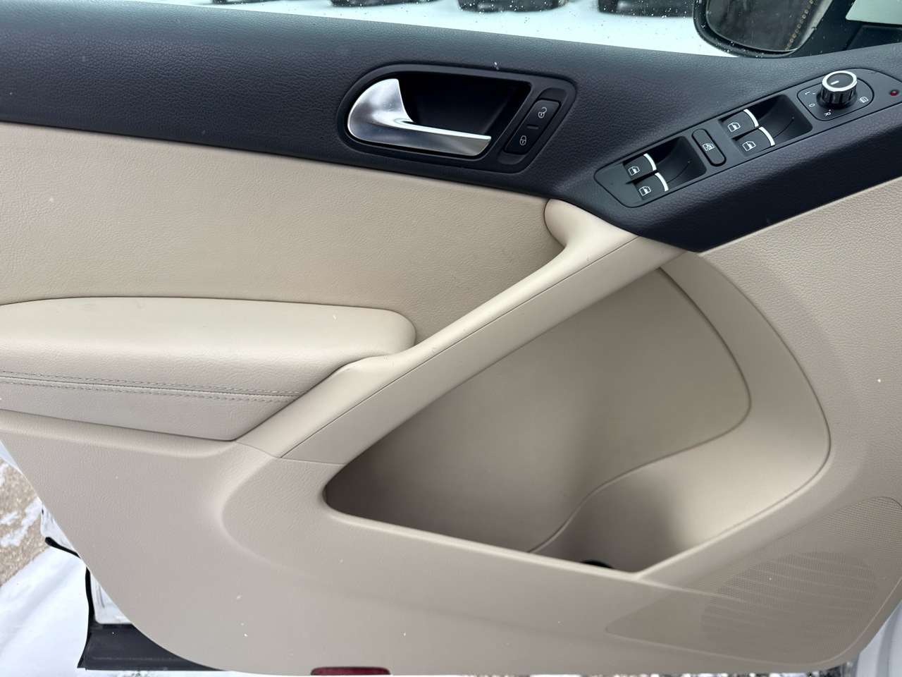 Volkswagen Tiguan 4WD 4dr S 4Motion 2011