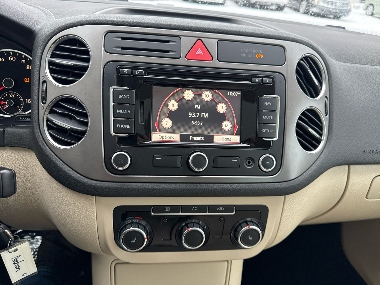 Volkswagen Tiguan 4WD 4dr S 4Motion 2011