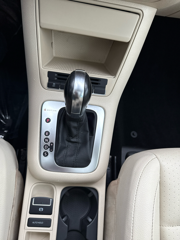 Volkswagen Tiguan 4WD 4dr S 4Motion 2011