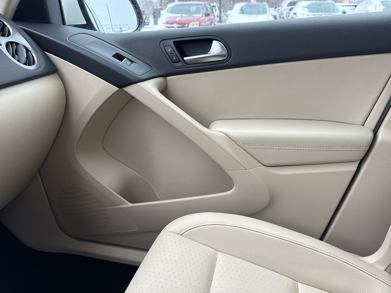 Volkswagen Tiguan 4WD 4dr S 4Motion 2011