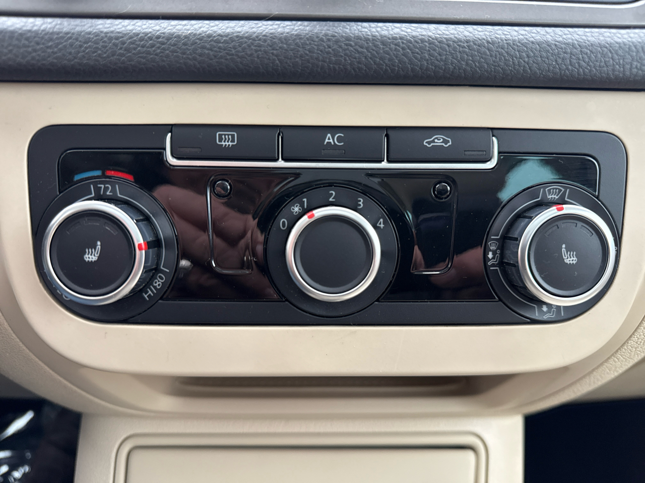 Volkswagen Tiguan 4WD 4dr S 4Motion 2011