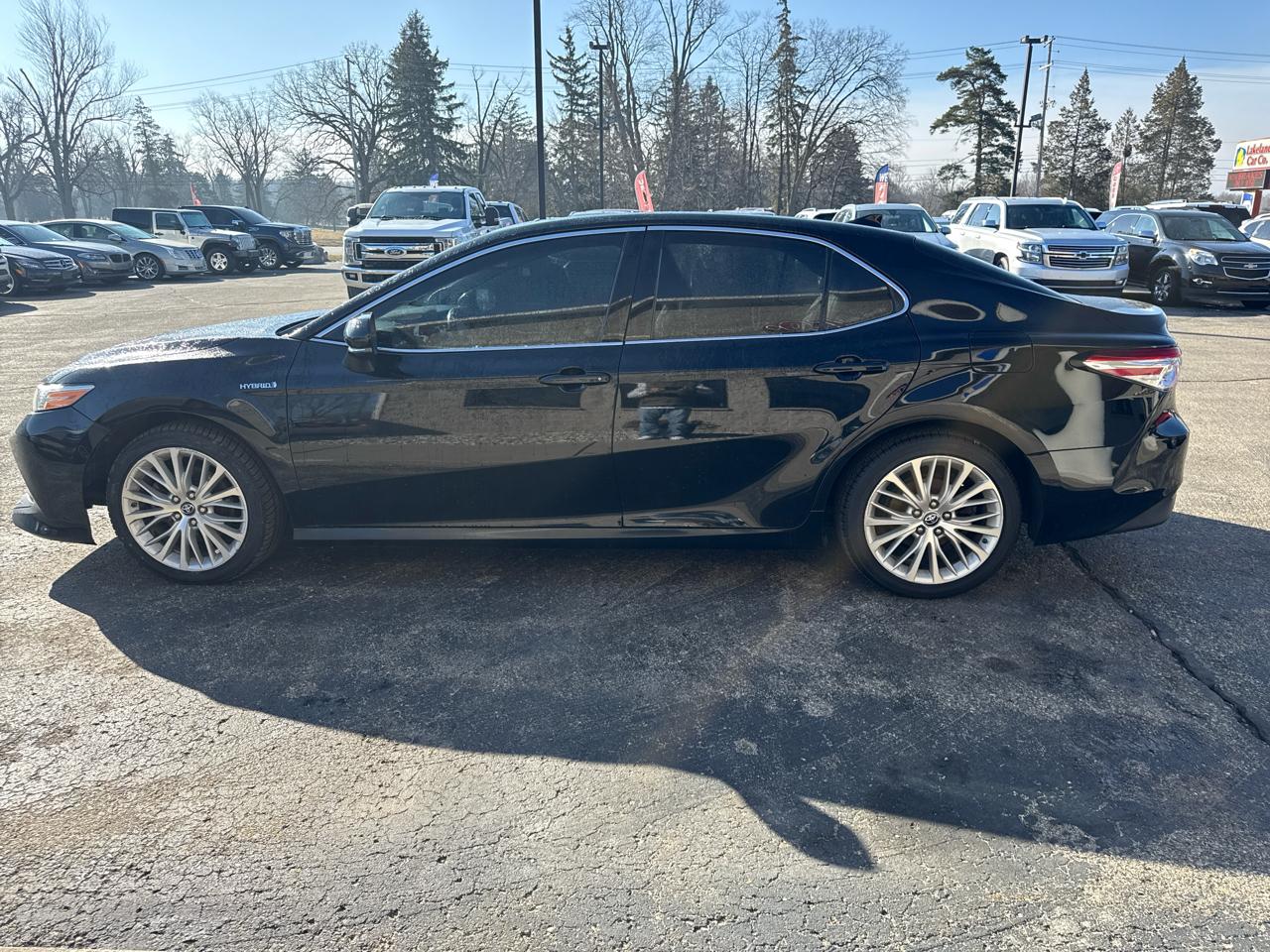 Toyota Camry Hybrid LE CVT (Natl) 2019