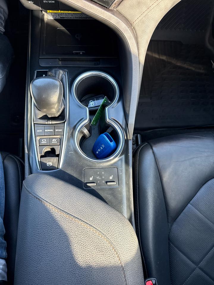 Toyota Camry Hybrid LE CVT (Natl) 2019