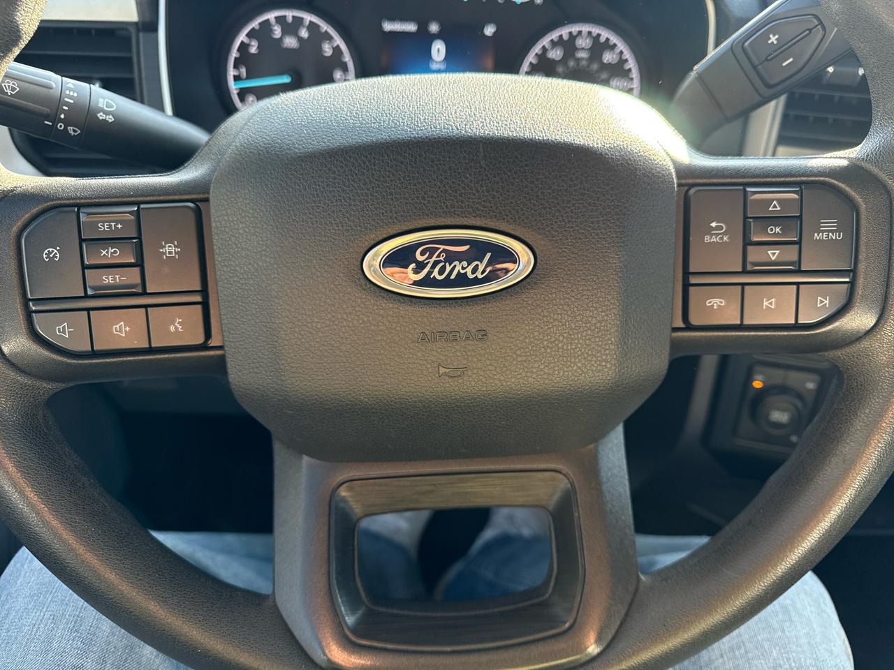 Ford F-150 4WD SuperCrew 145" XLT 2023