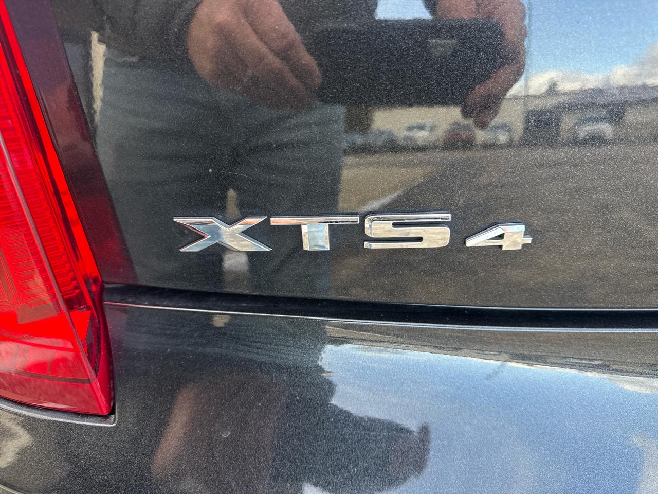 Cadillac XTS 4dr Sdn Luxury AWD 2013