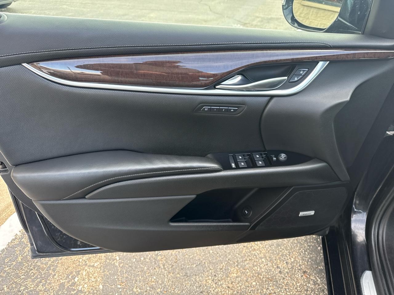 Cadillac XTS 4dr Sdn Luxury AWD 2013