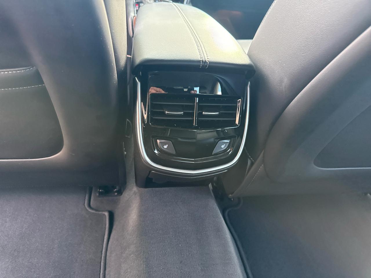 Cadillac XTS 4dr Sdn Luxury AWD 2013