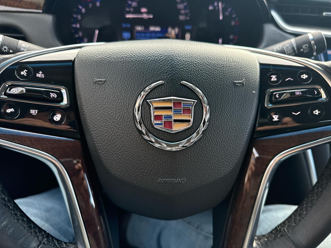 Cadillac XTS 4dr Sdn Luxury AWD 2013