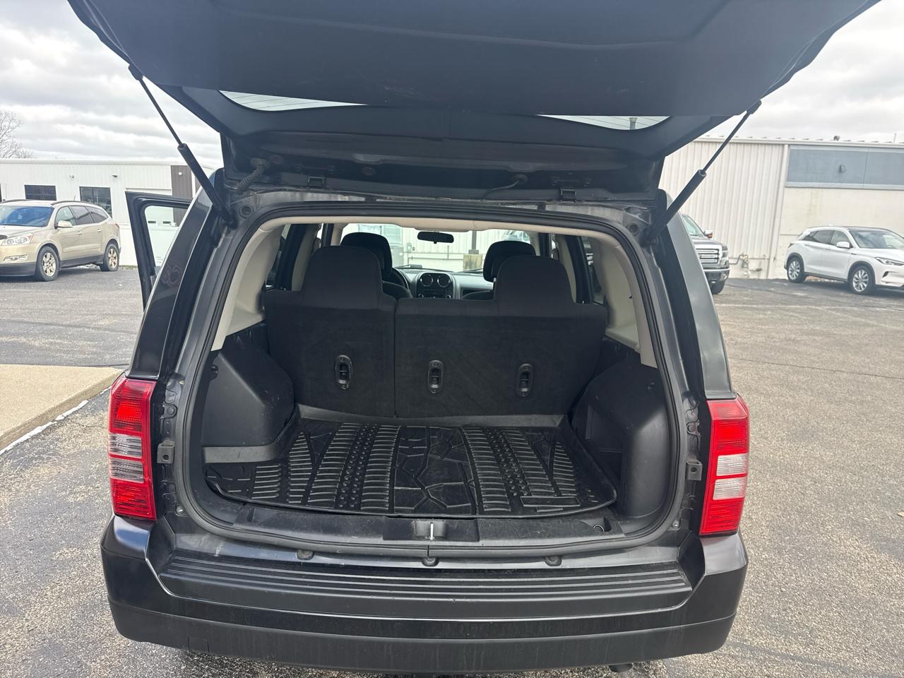 Jeep Patriot FWD 4dr Latitude 2011